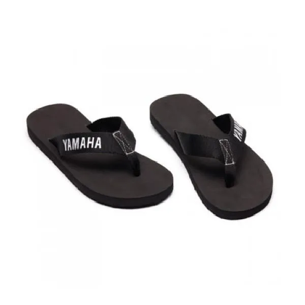 Yamaha Flip Flop natikače na bijeloj pozadini