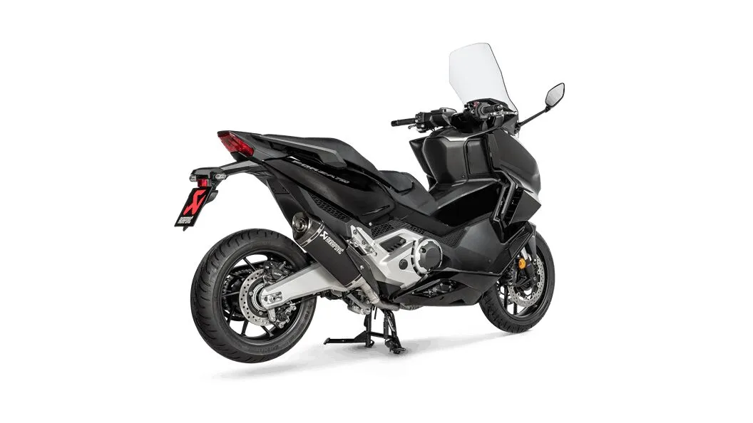 Akrapovič Slip-On Line ispušni sustav za Honda X-ADV 750 – pogled s desne strane