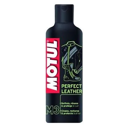 Bočica Motul Perfect Leather položena na bijeloj podlozi